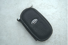 Ключниця Kia Овал чорний шкіра