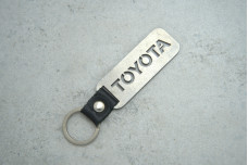 Брелок Toyota пластина метал(10*2,5см)