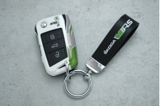 Чохол Skoda ударостійкий полімер + метал, універсальний