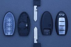 Корпус пульта Infiniti SMART NSN14 4 кнопки (Start)(Ліве кріплення батарейки)