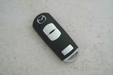 Корпус пульта Mazda MAZ24R  (2 кнопки + hold, батарейка по центру)