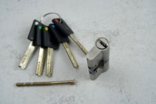 Циліндр SHERLOCK 80 40 / 40 НК ключ-ключ,посилений 