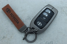 Чохол Toyota коричнева шкіра + сірий метал, універсальний