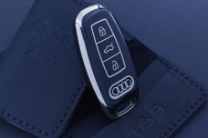 Чохол Audi чорний з золотом