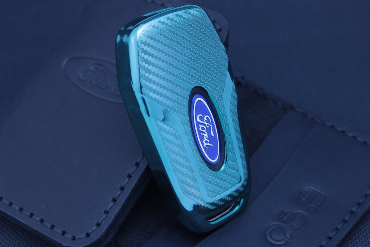 Чохол Ford carbon зелений універсальний