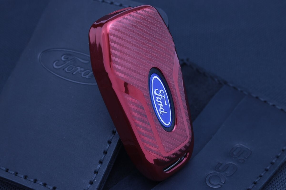 Чохол Ford carbon червоний універсальний