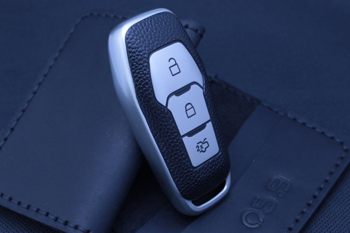 Чохол Ford срібло фактура шкіри