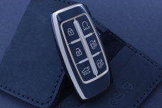 Чохол Hyundai чорний з золотом