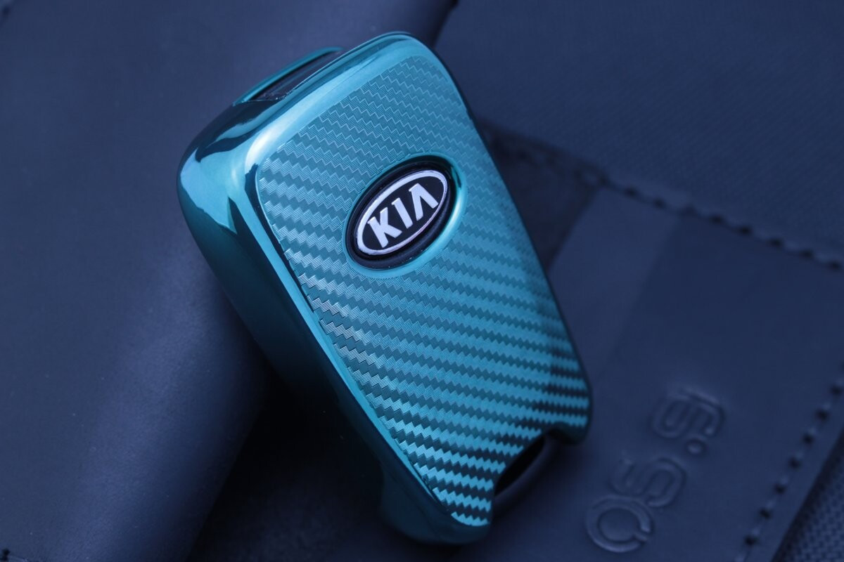 Чохол Hyundai/Kia carbon зелений