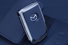 Чохол Mazda 3+1 чорний з золотом