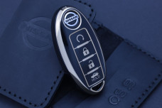Чохол Nissan чорний з золотом