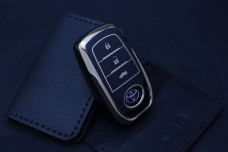 Чохол Toyota чорний з золотом