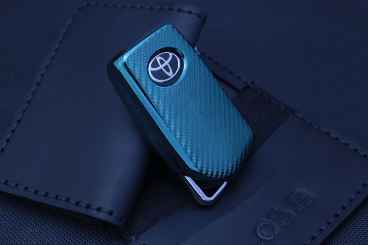 Чохол Toyota carbon зелений універсальний