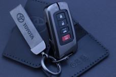 Чохол Toyota  метал + шкіра