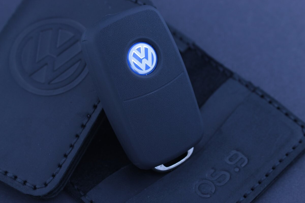 Чохол VW/SKODA/SEAT чорний матовий